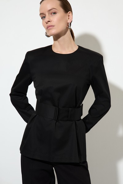 Блузка с поясом VASSA&Co, пол женский, цвет черный