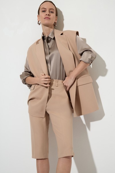 Trousers VASSA&Co, пол female, цвет бежевый