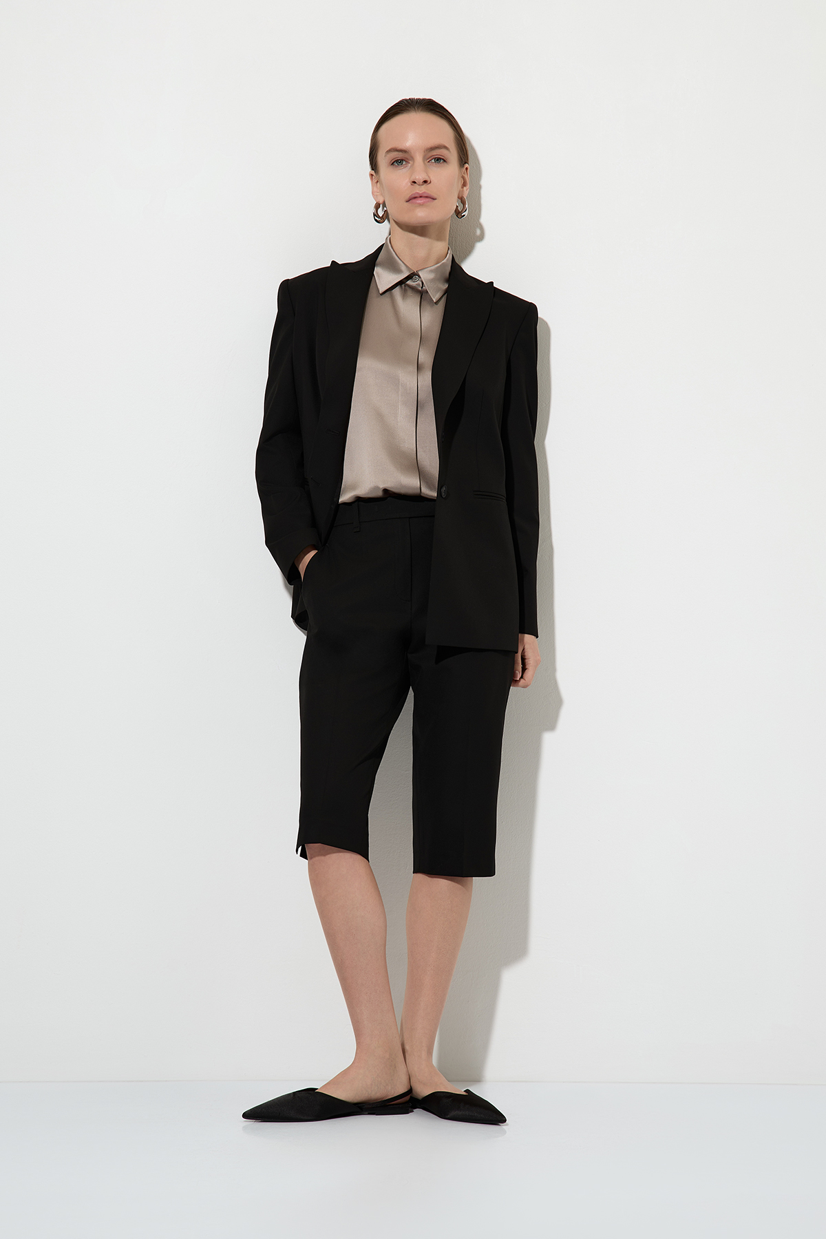 Бриджи VASSA&Co, пол женский, цвет черный