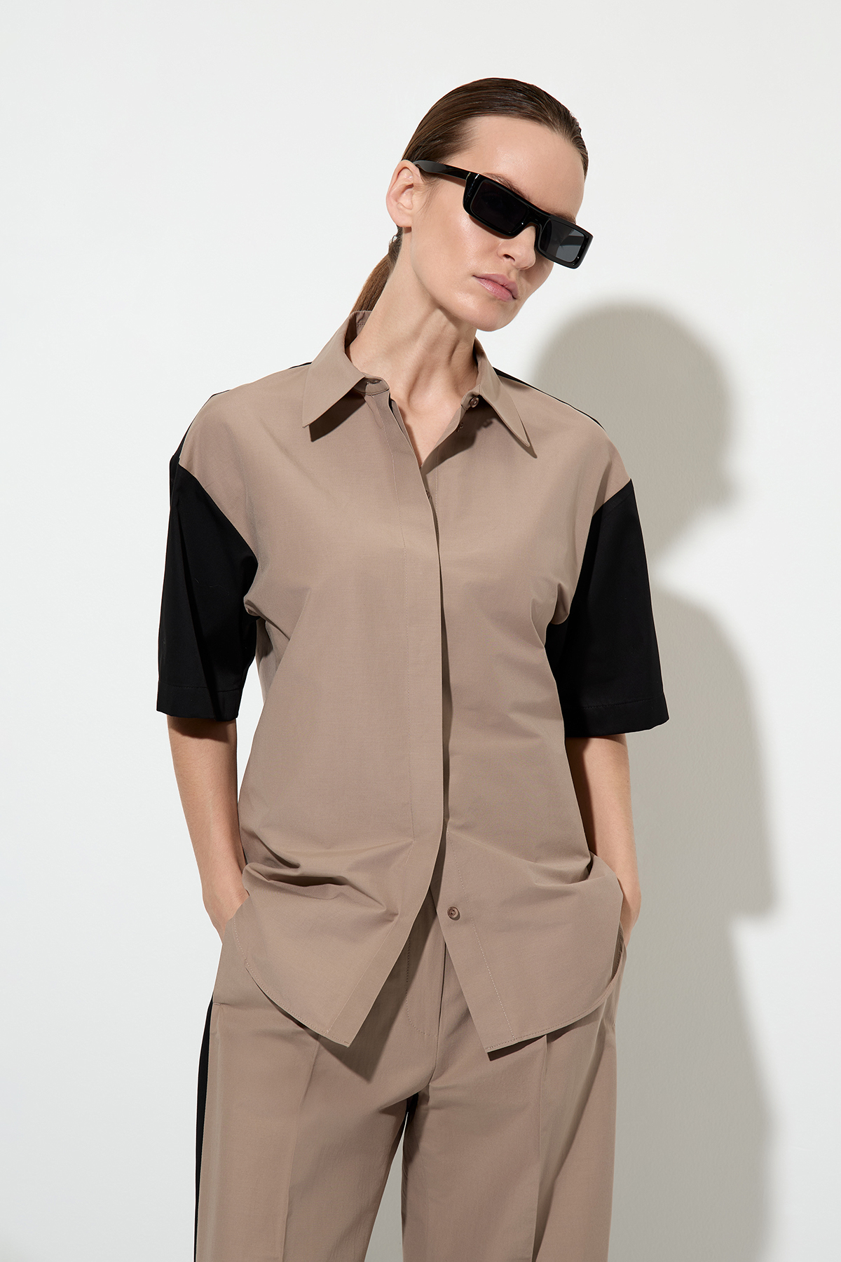 Рубашка color block VASSA&Co, пол женский, цвет коричневый