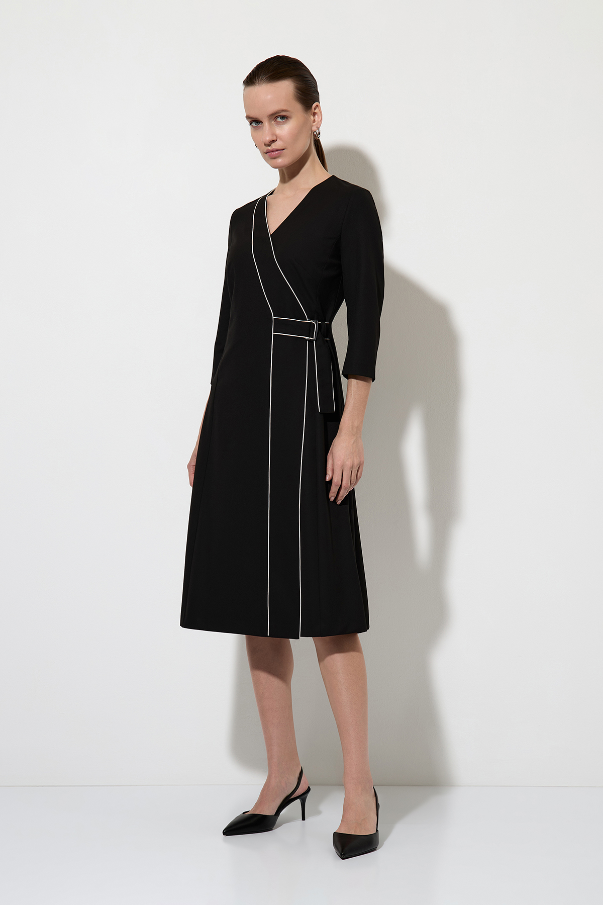 Платье с контрастной отделкой VASSA&Co, пол женский, цвет черный