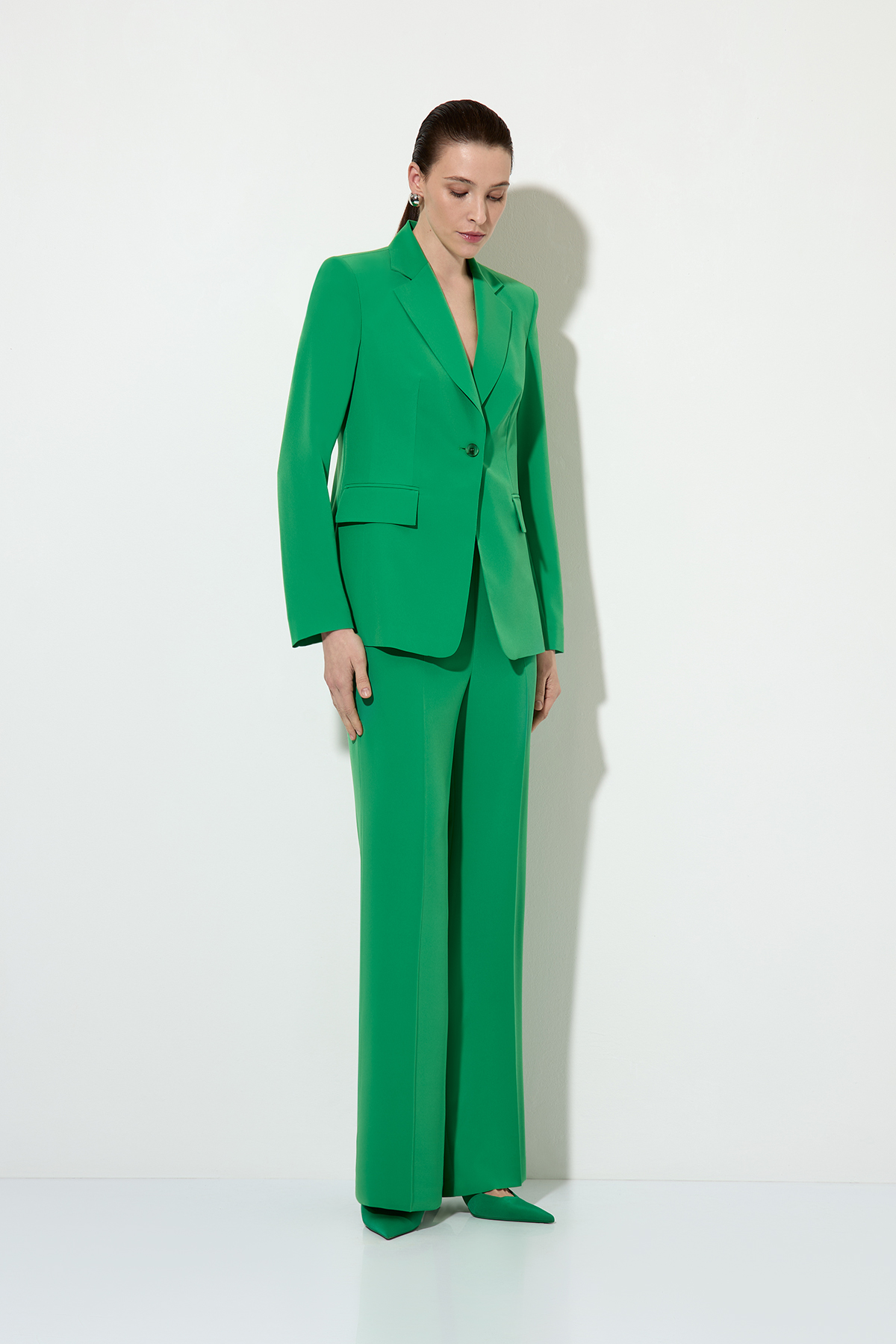 Trousers , пол female, цвет зеленый