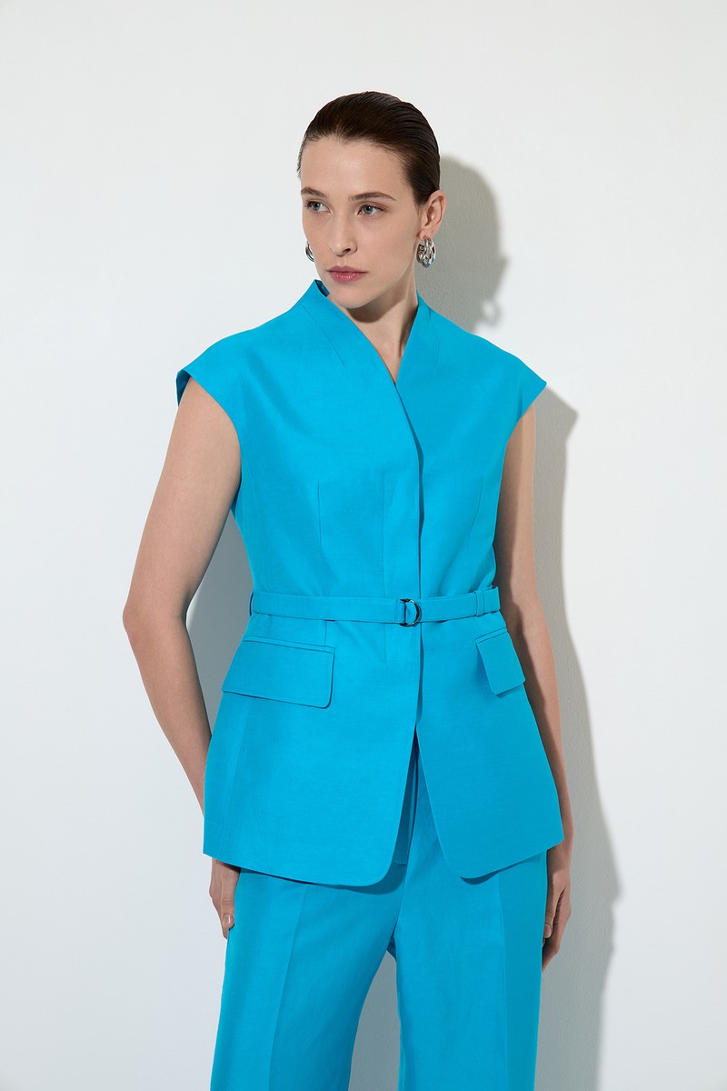 Sleeveless jacket , пол female, цвет голубой