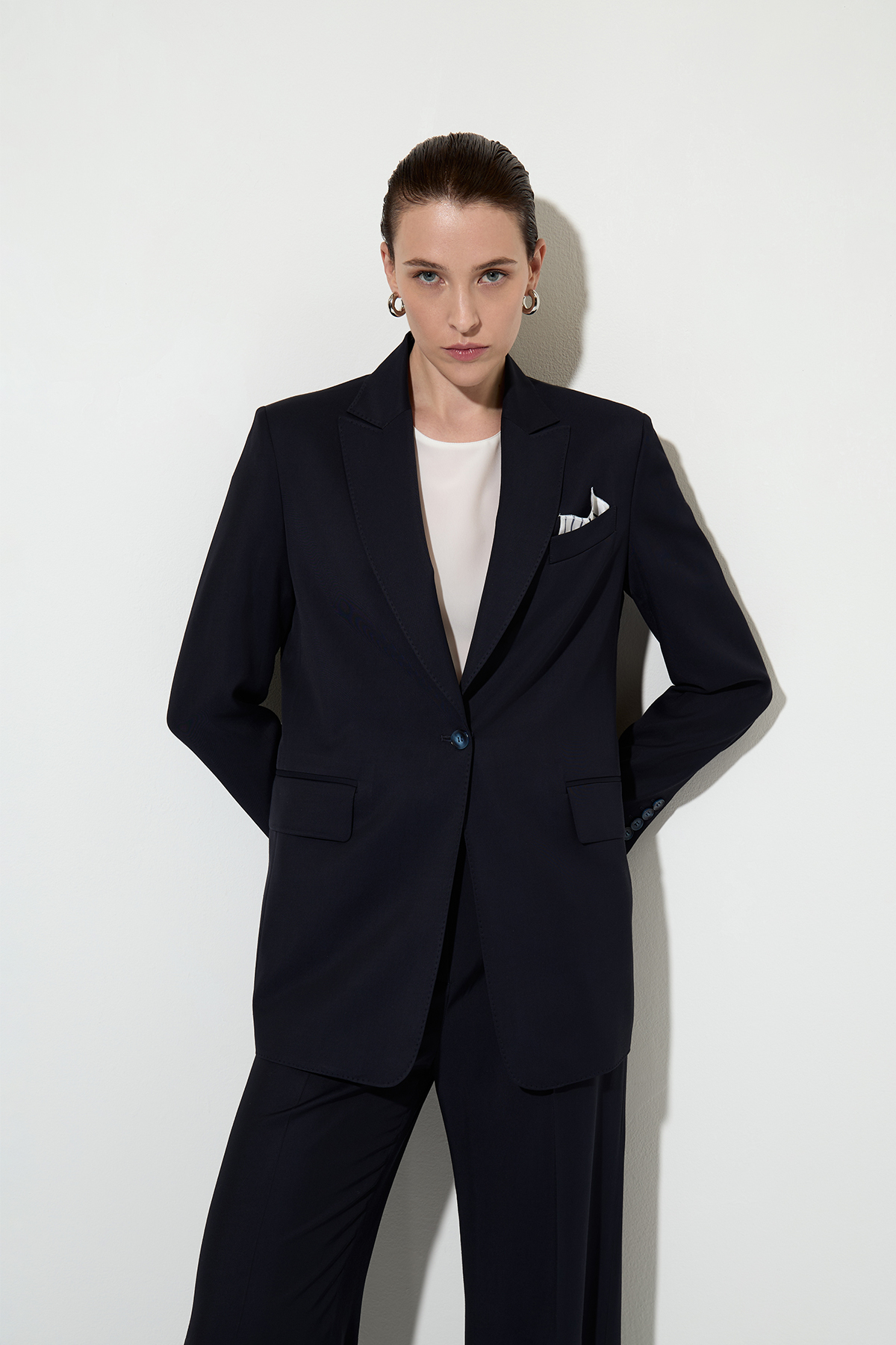 Jacket with lightweight back VASSA&Co, пол female, цвет синий