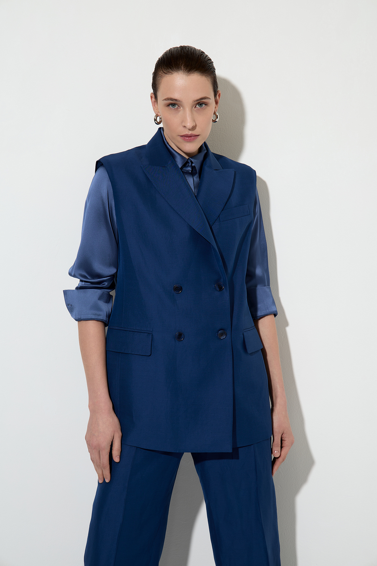 Удлиненный жилет свободного силуэта , пол женский, цвет синий