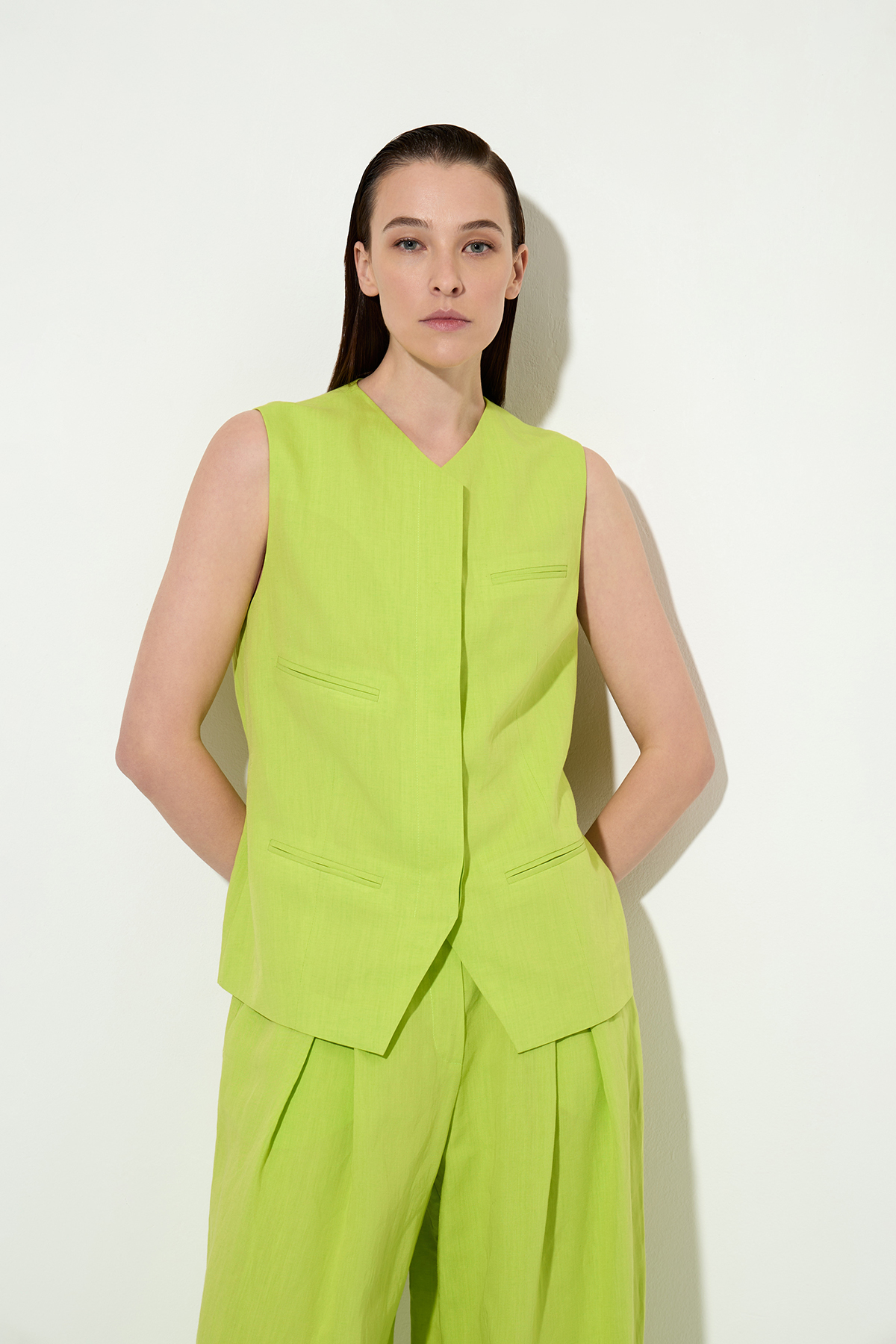 Half-linen vest VASSA&Co, пол female, цвет зеленый