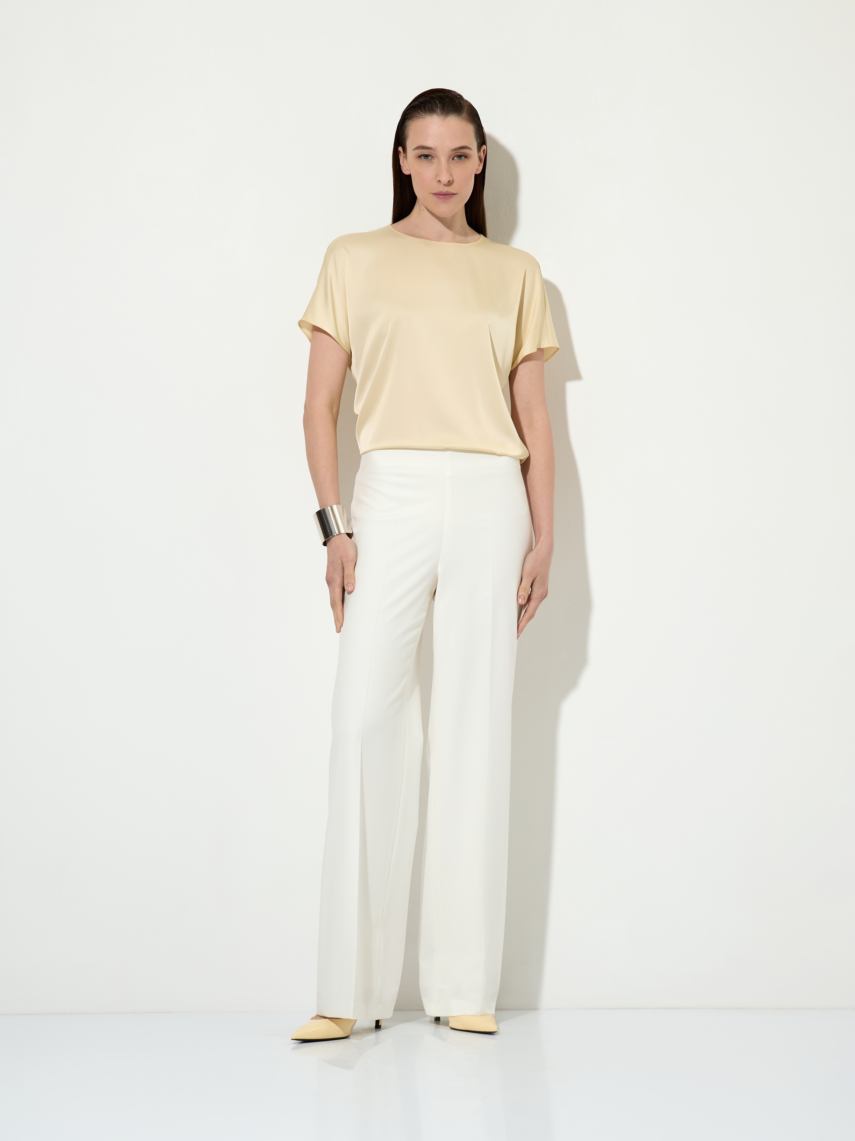 Trousers VASSA&Co, пол female, цвет white
