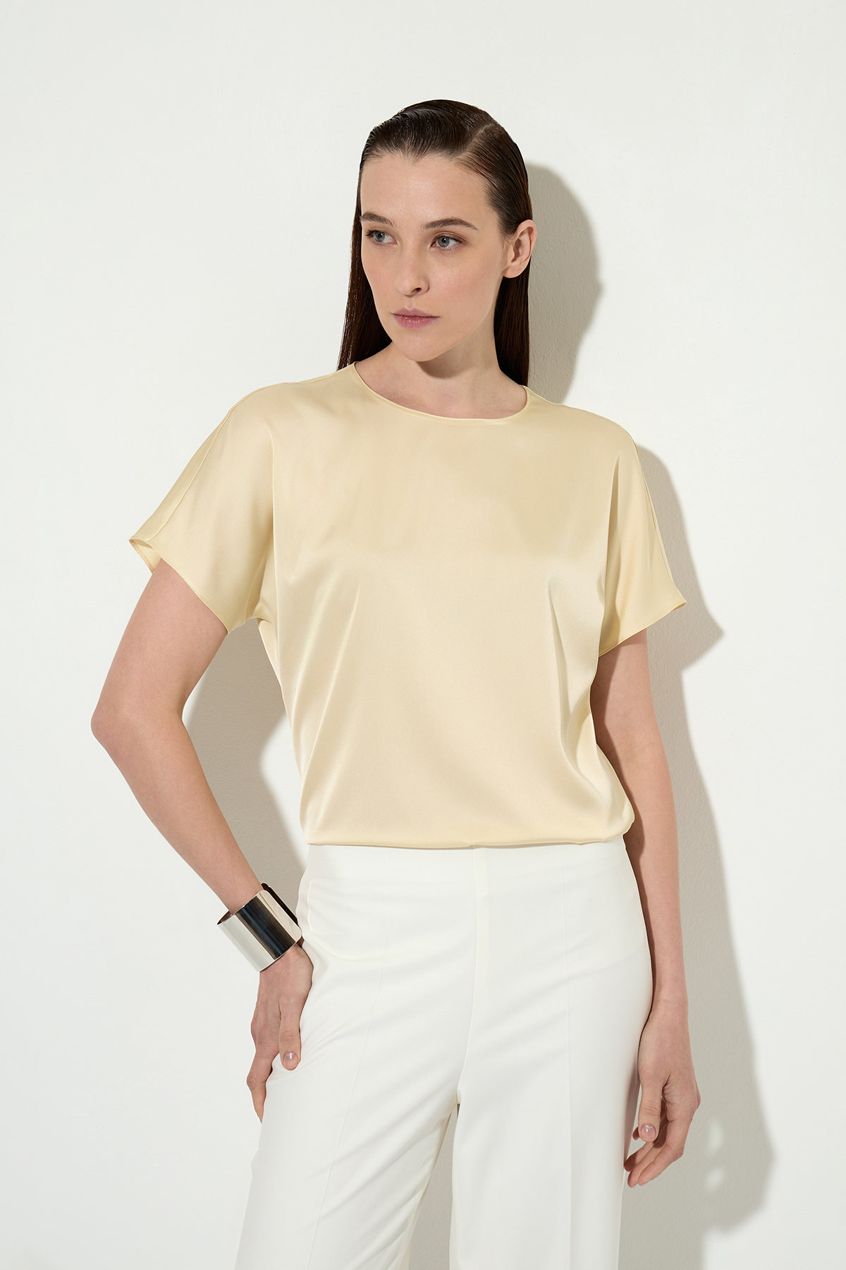 Блузка VASSA&Co, пол женский, цвет желтый