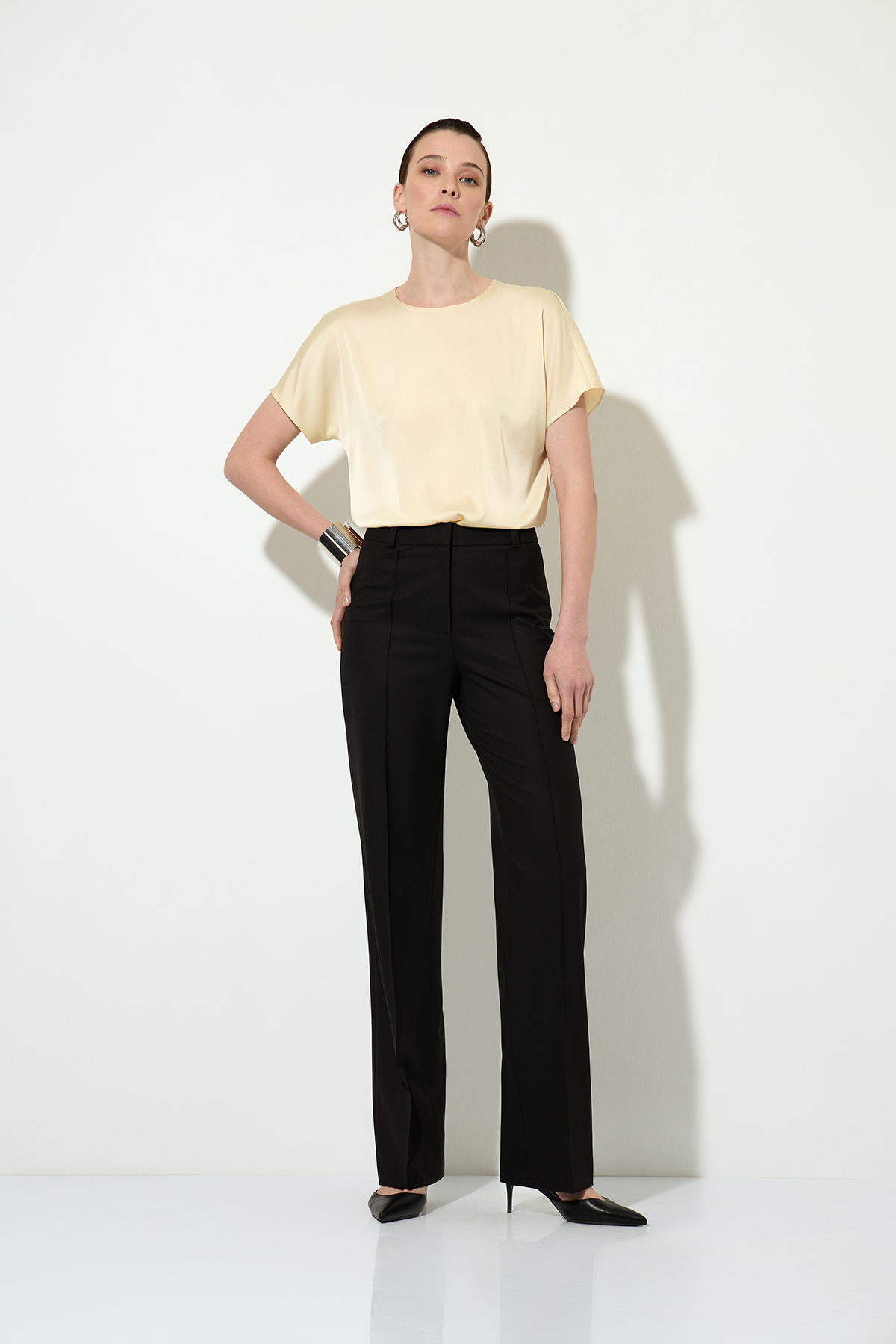 Брюки VASSA&Co, пол женский, цвет черный