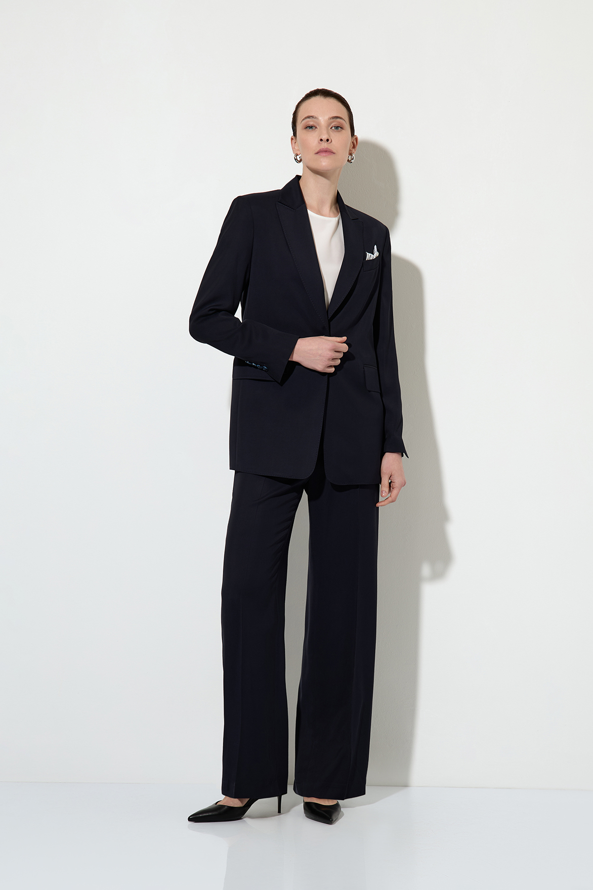 Trousers VASSA&Co, пол female, цвет синий