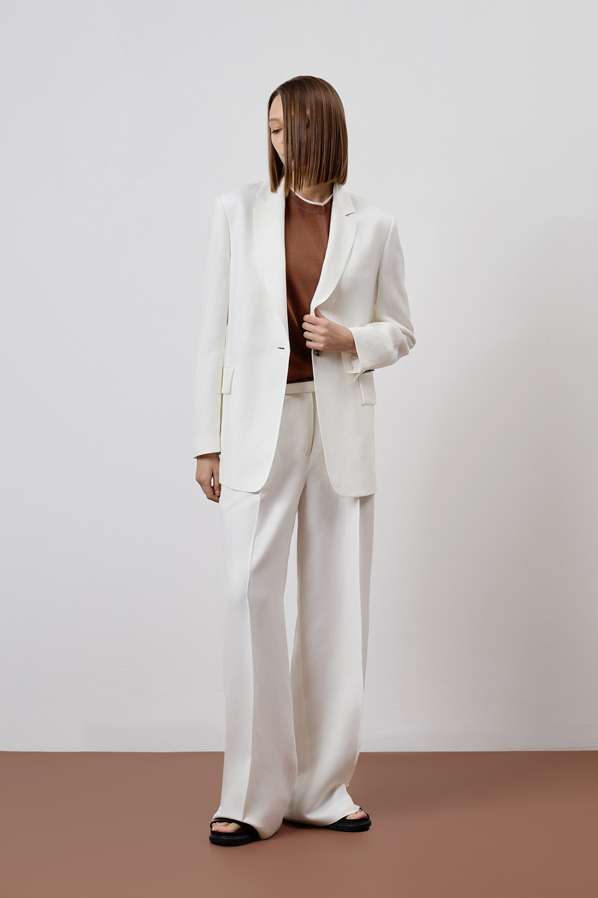 Брюки белые VASSA CODE, пол female, цвет white