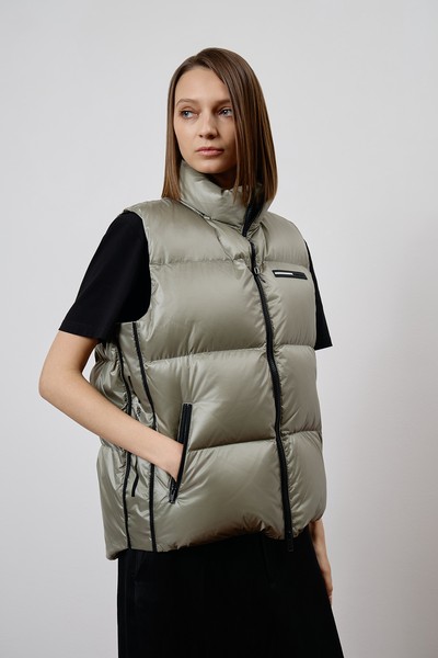 Жилет с боковыми молниями VASSA CODE, пол женский, цвет зеленый