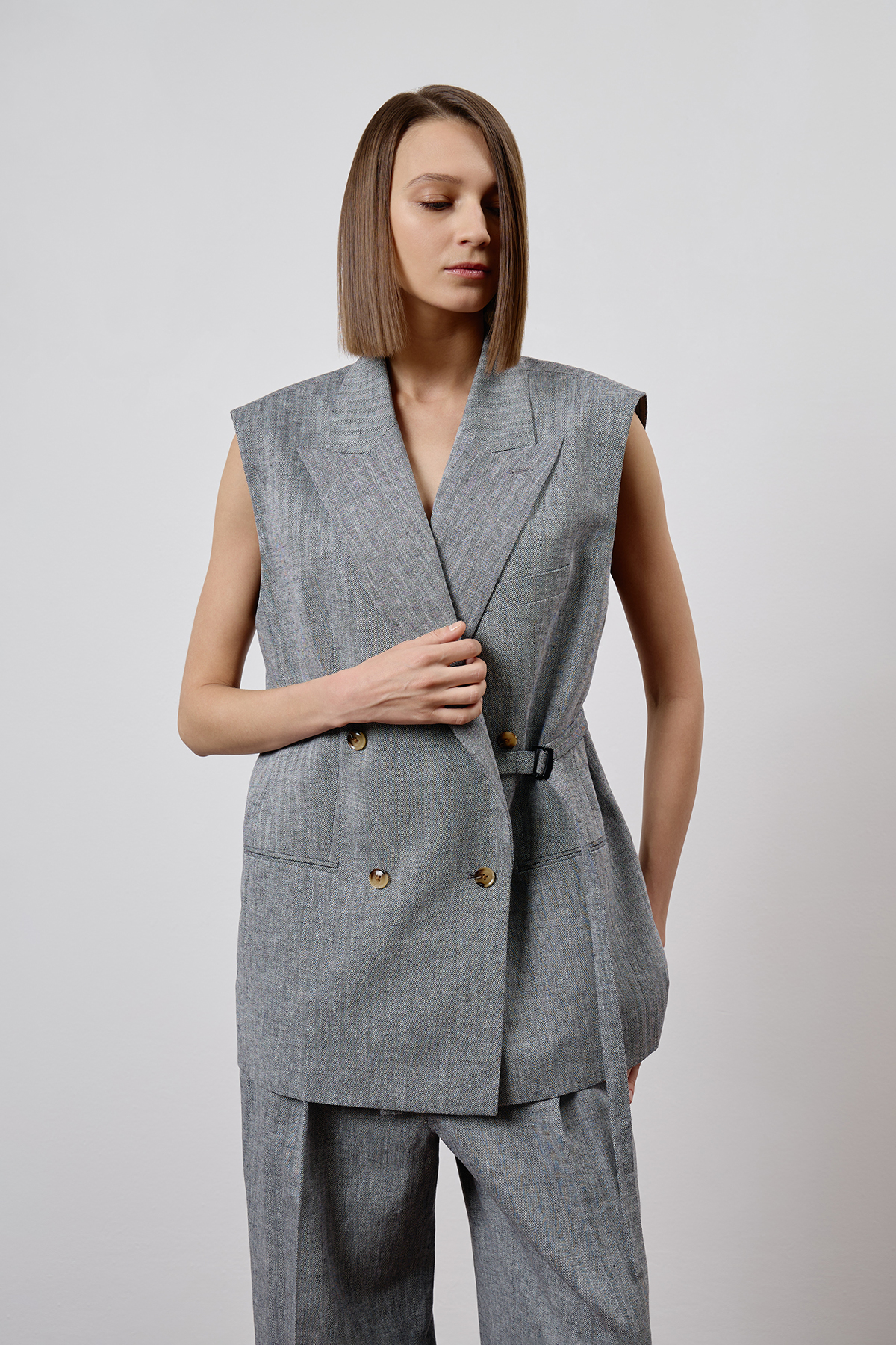 Жилет с асимметричным запахом VASSA CODE, пол female, цвет серый