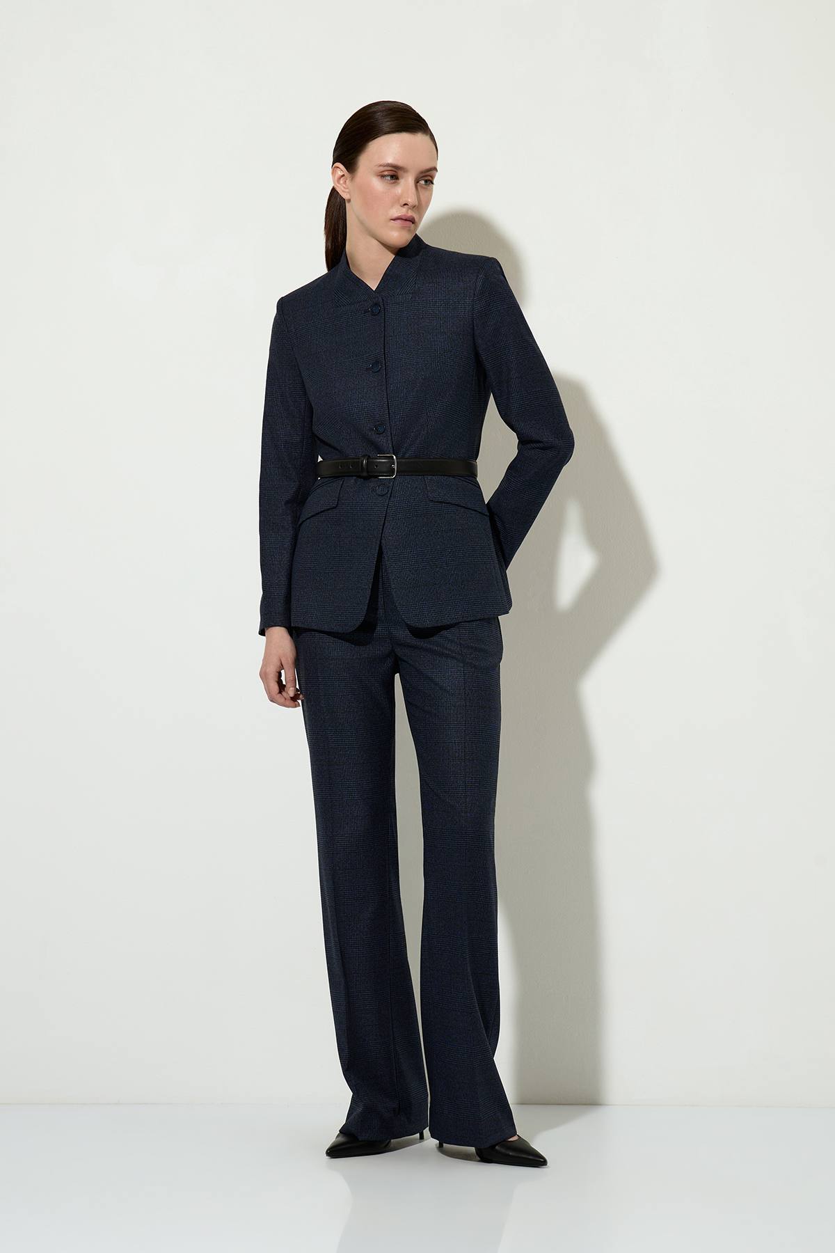 Брюки в клетку VASSA&Co, пол женский, цвет синий