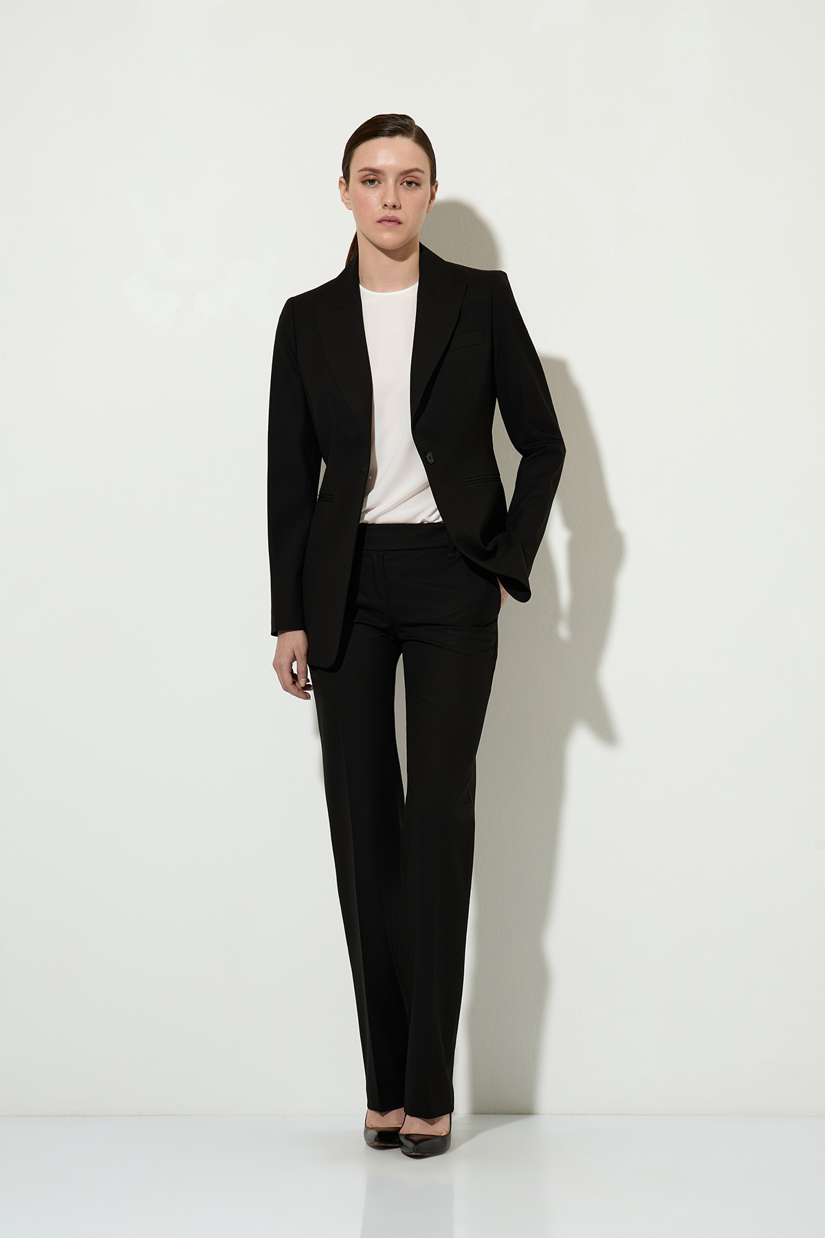 Брюки VASSA&Co, пол женский, цвет черный