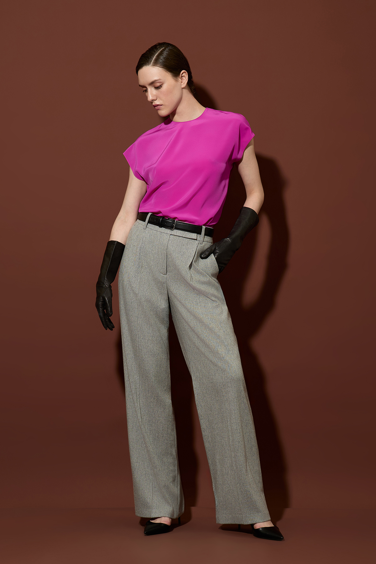 Брюки прямого кроя VASSA&Co, пол женский, цвет серый