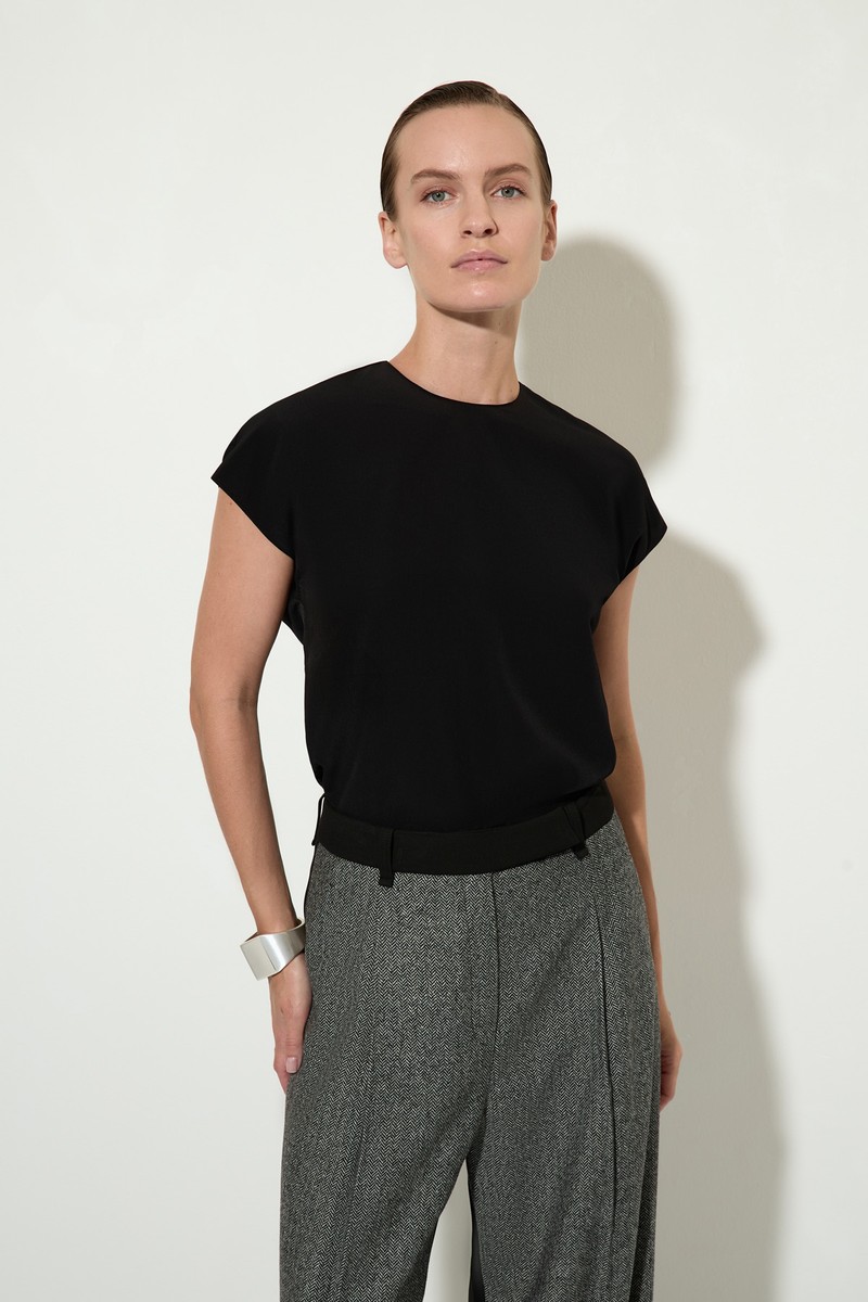 Блузка со спущенной линией плеча VASSA&Co, пол женский, цвет черный