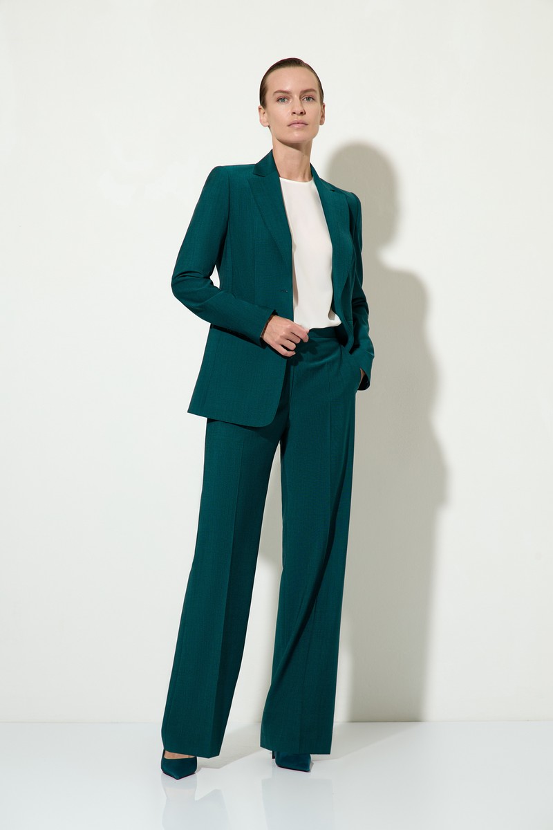 Брюки прямого кроя VASSA&Co, пол female, цвет зеленый