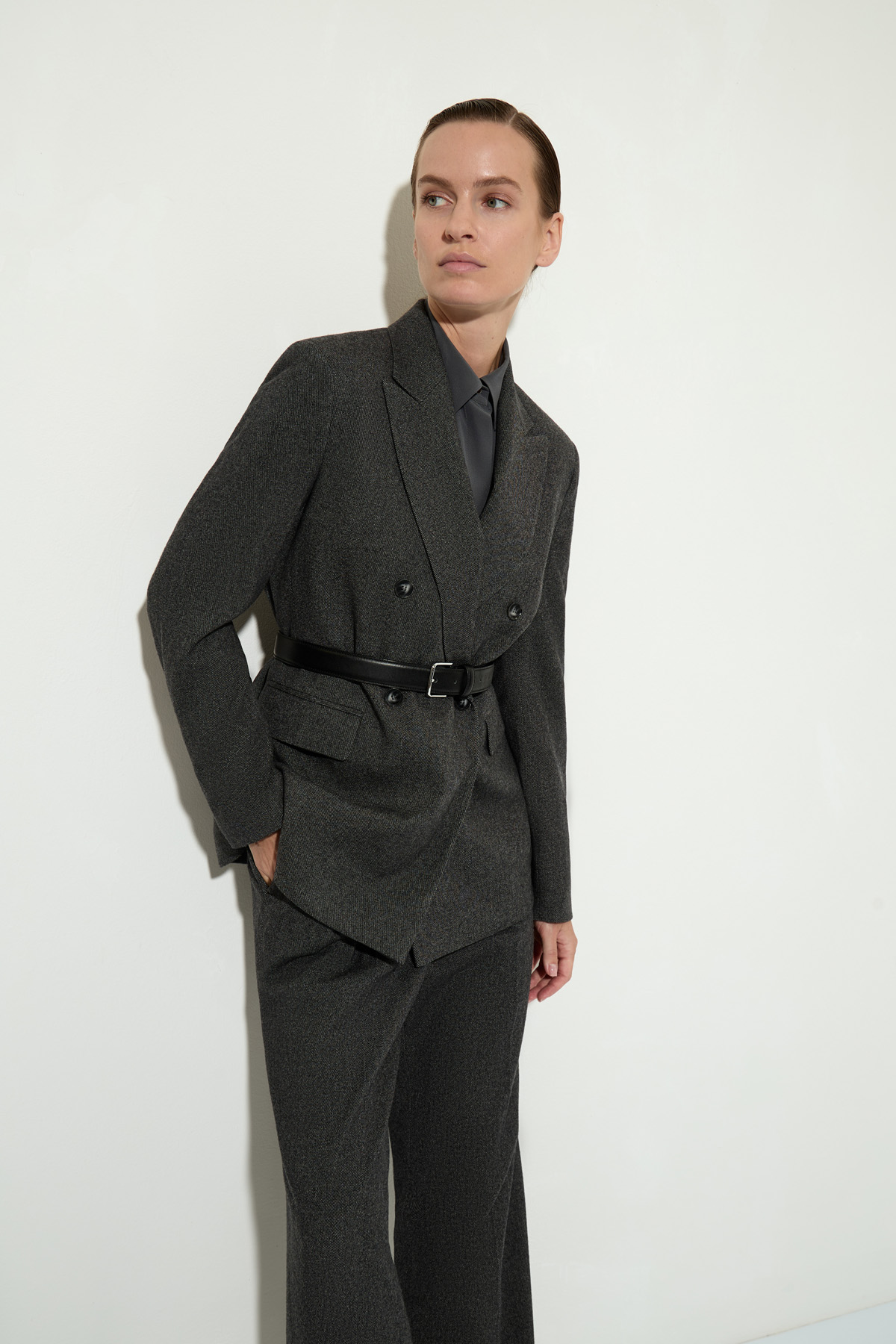 Двубортный жакет из шерсти и вискозы VASSA&Co, пол женский, цвет серый