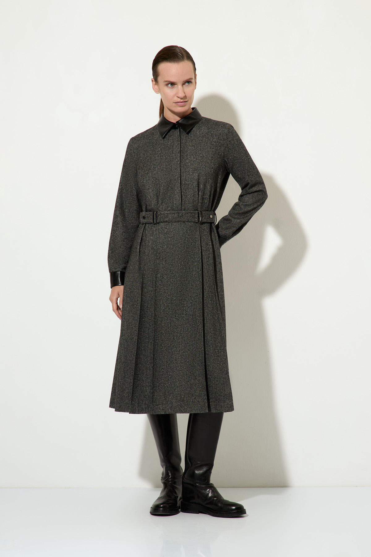 Платье из шерсти и вискозы VASSA&Co, пол женский, цвет серый