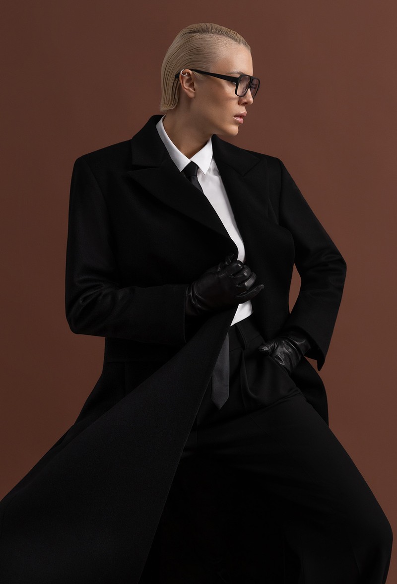 Приталенное пальто из шерсти и кашемира VASSA&Co, пол женский, цвет черный