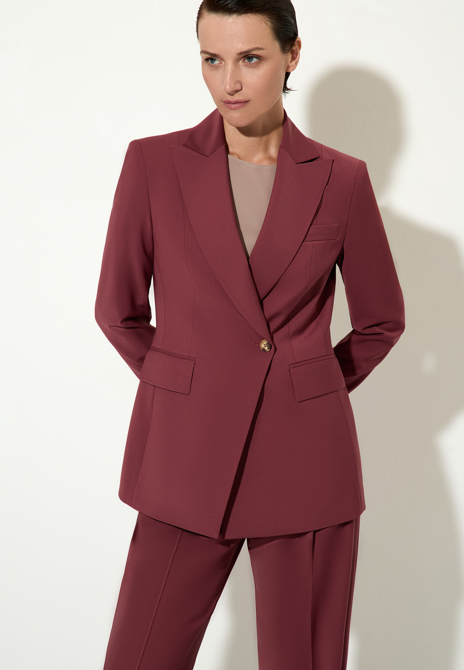 Жакет из полушерстяной ткани VASSA&Co, пол женский, цвет бордовый