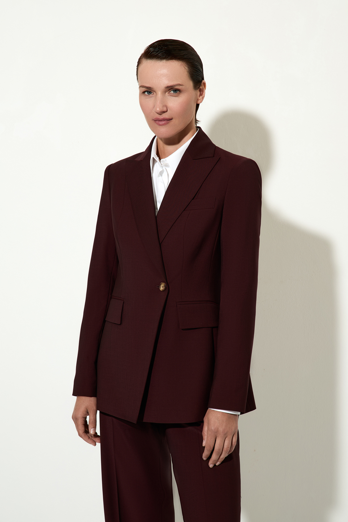 Жакет однобортный VASSA&Co, пол женский, цвет бордовый