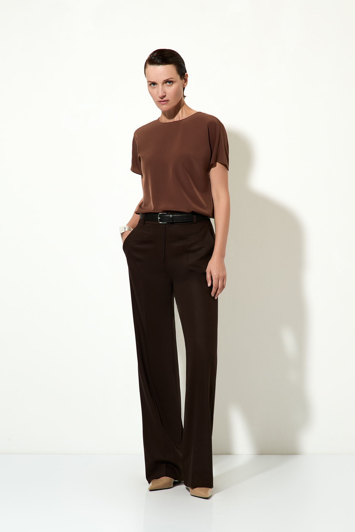 Блузка коричневая VASSA&Co, пол женский, цвет коричневый