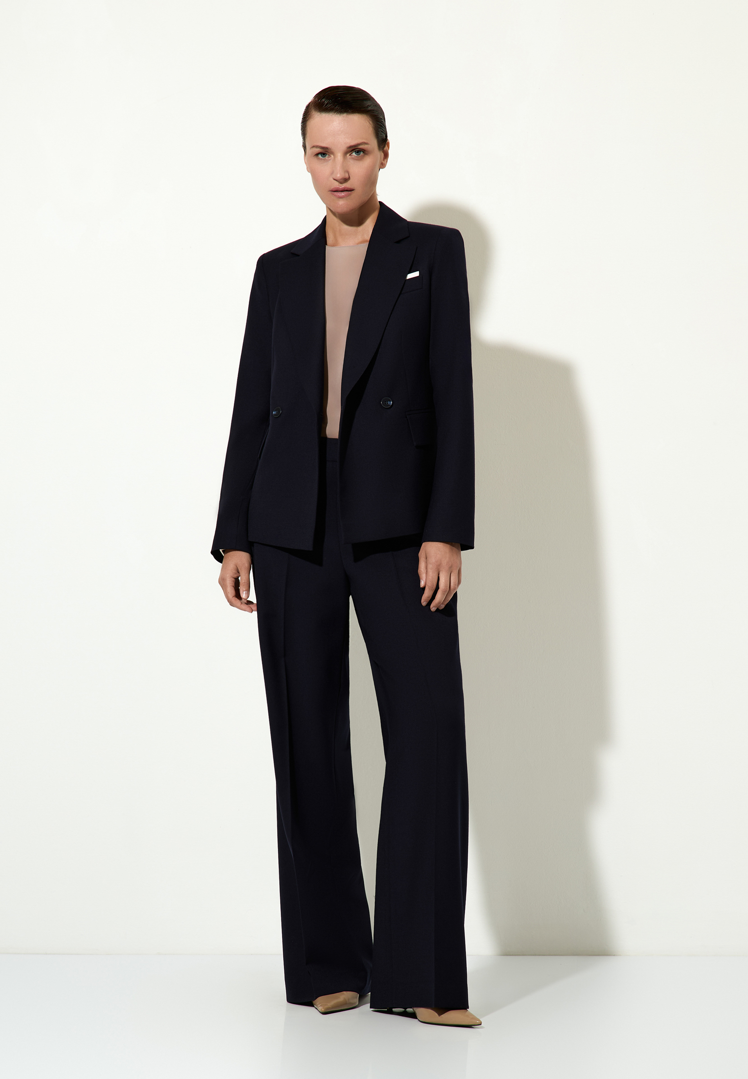 Брюки темно-синие VASSA&Co, пол женский, цвет синий