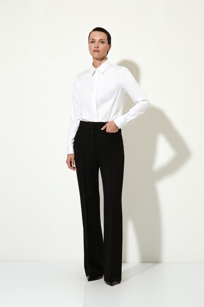 Брюки черные со стрелками VASSA&Co, пол женский, цвет черный