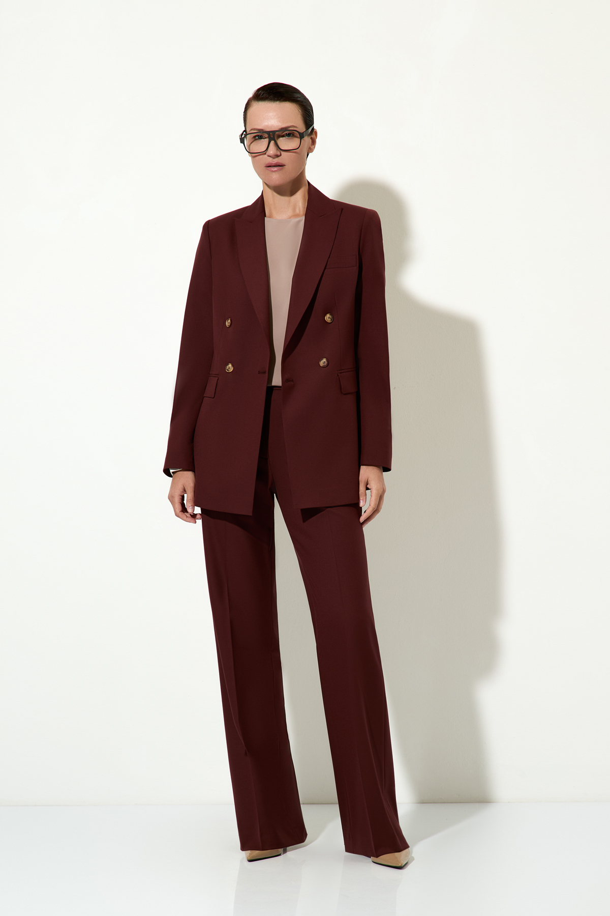 Брюки классические прямые VASSA&Co, пол female, цвет brown