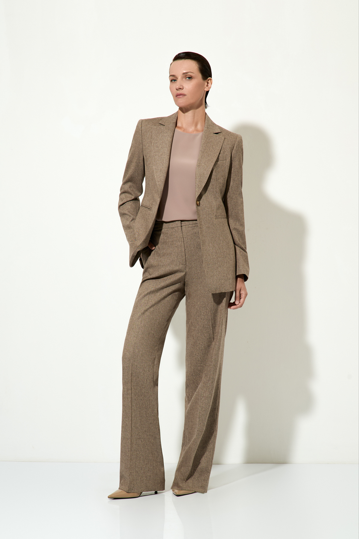 Брюки прямого кроя из полушерсти VASSA&Co, пол female, цвет brown