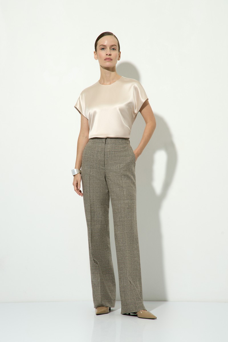 Блузка атласная VASSA&Co, пол female, цвет бежевый