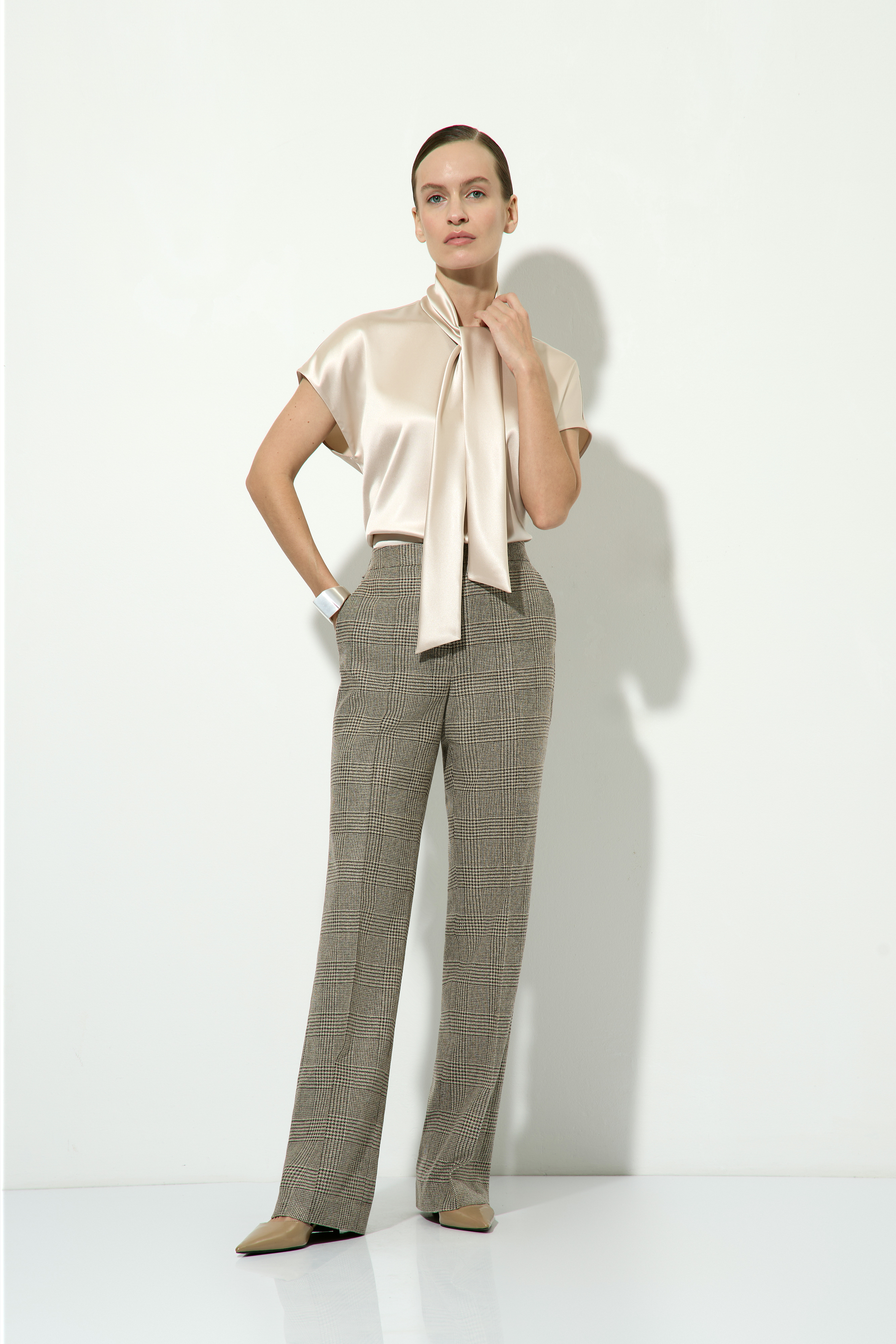 Блузка со съемным шарфом VASSA&Co, пол женский, цвет бежевый