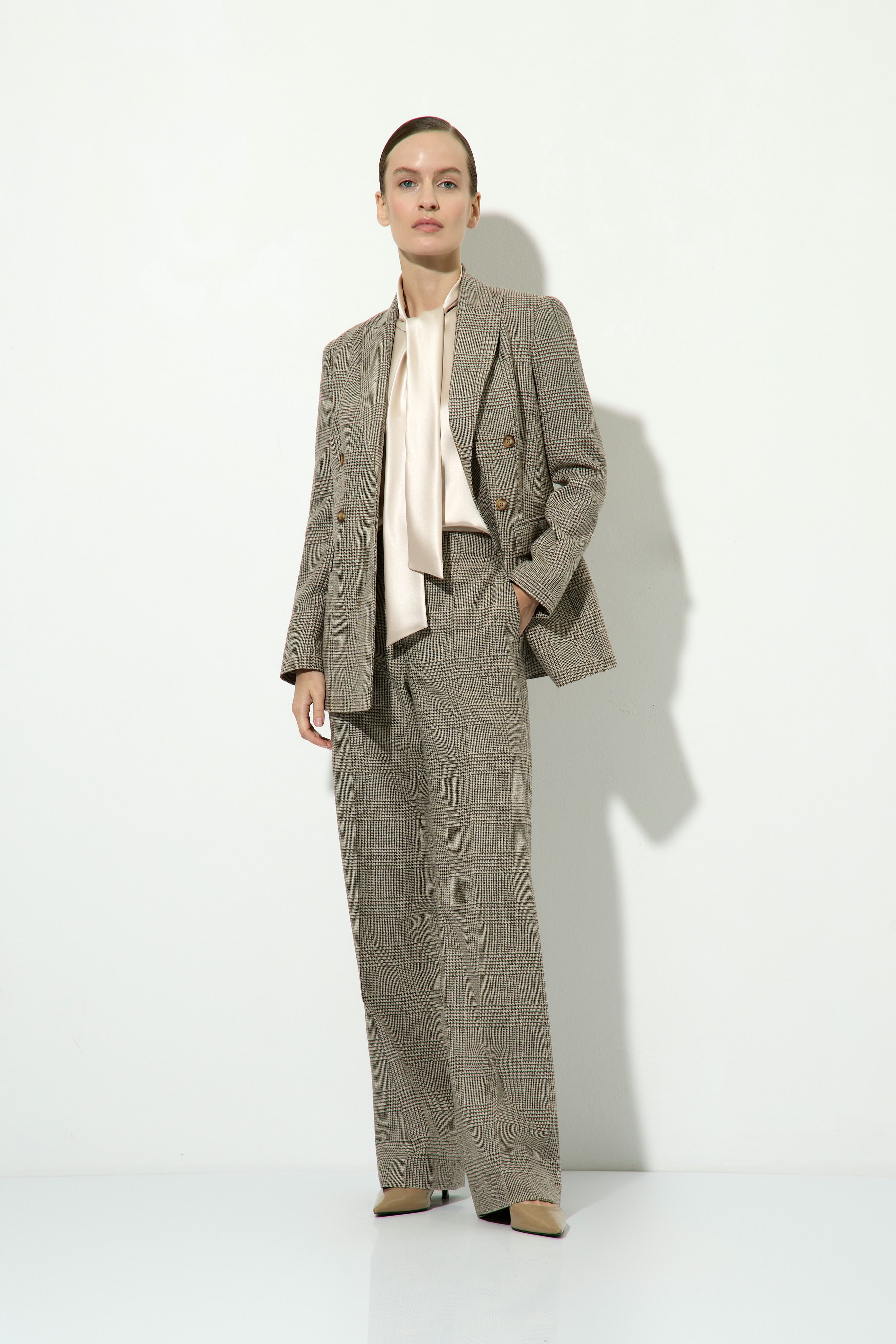 Брюки в клетку VASSA&Co, пол female, цвет brown