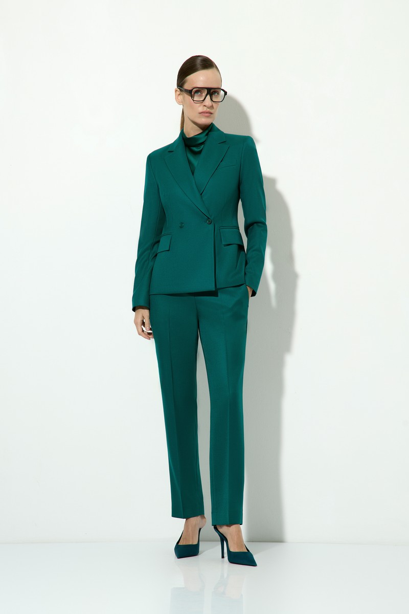 Жакет двубортный приталенный VASSA&Co, пол female, цвет зеленый