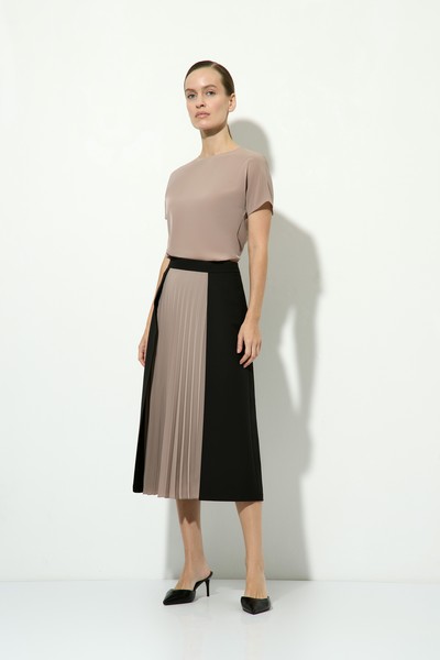 Юбка с гофрированной деталью VASSA&Co, пол женский, цвет черный