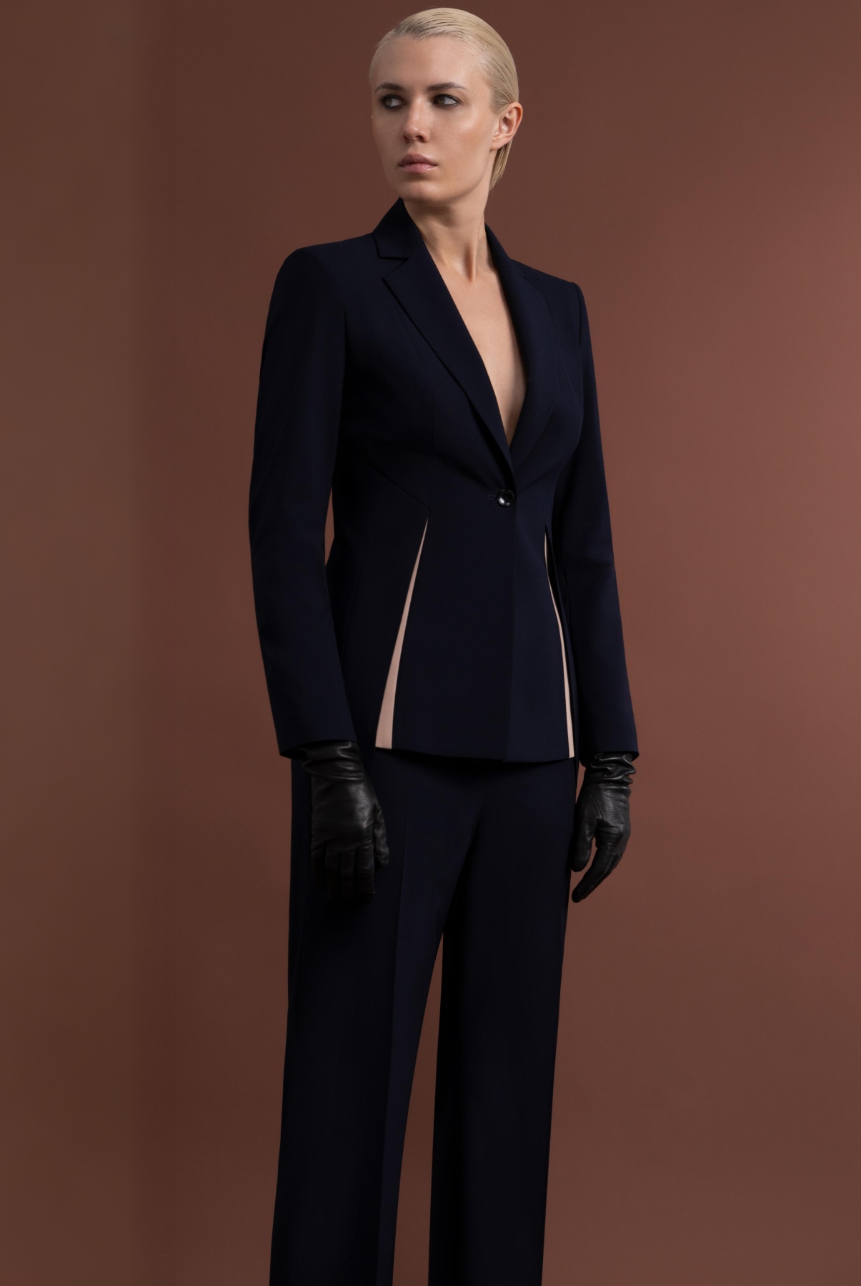 Однобортный жакет приталенного силуэта VASSA&Co, пол женский, цвет синий