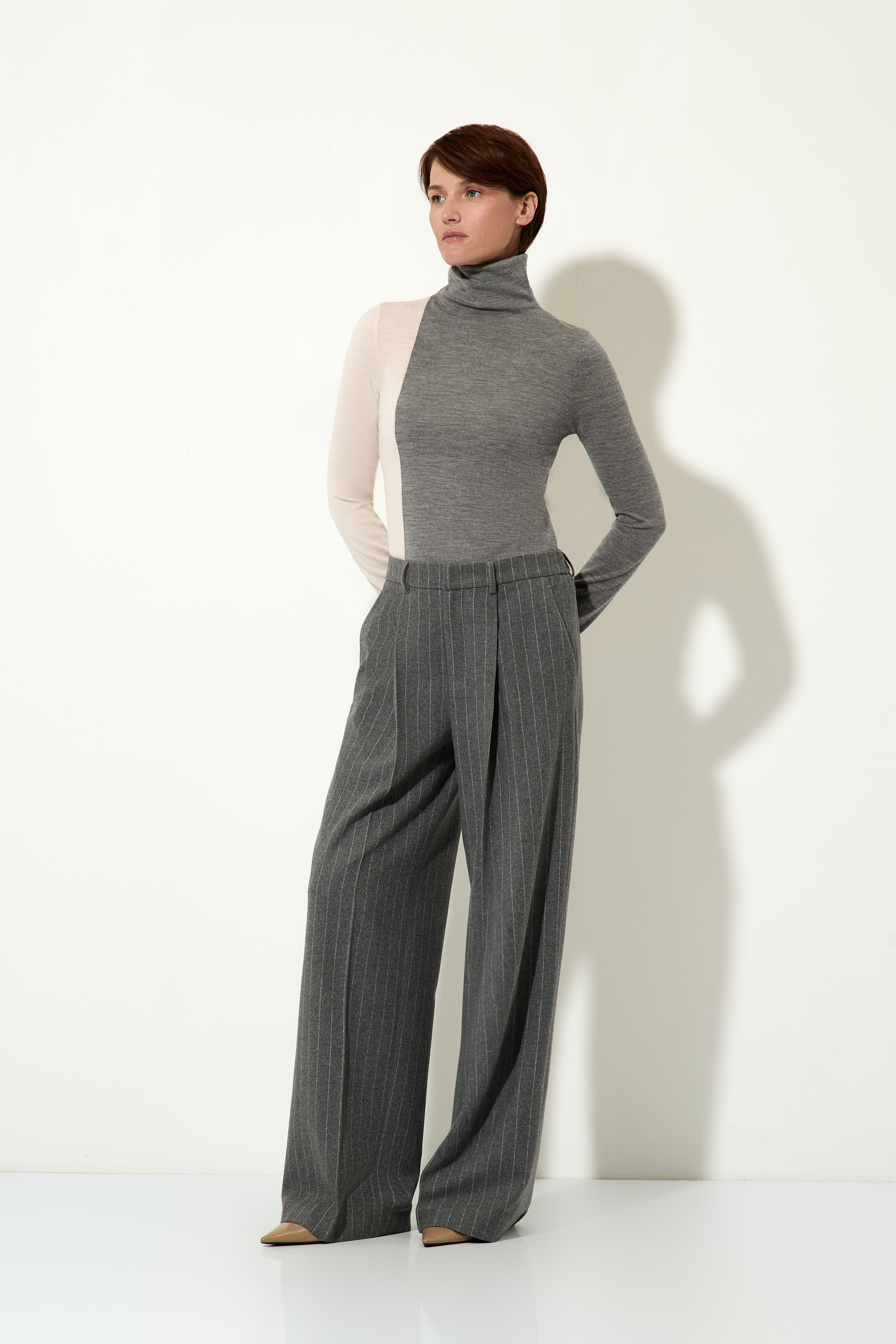 Водолазка из шерсти VASSA CODE, пол женский, цвет серый