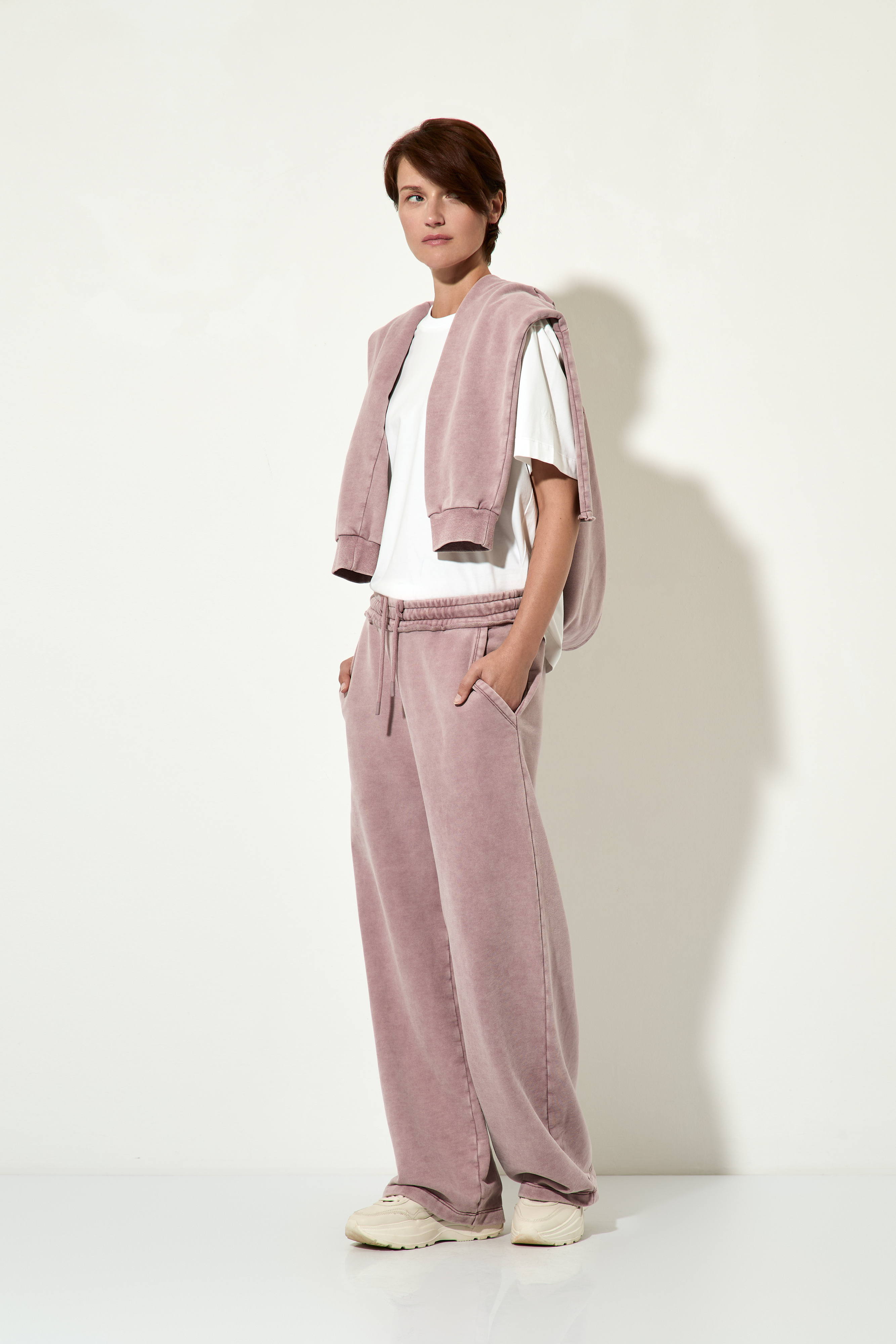 Брюки трикотажные спортивные VASSA CODE, VASSA&Co, пол female, цвет purple