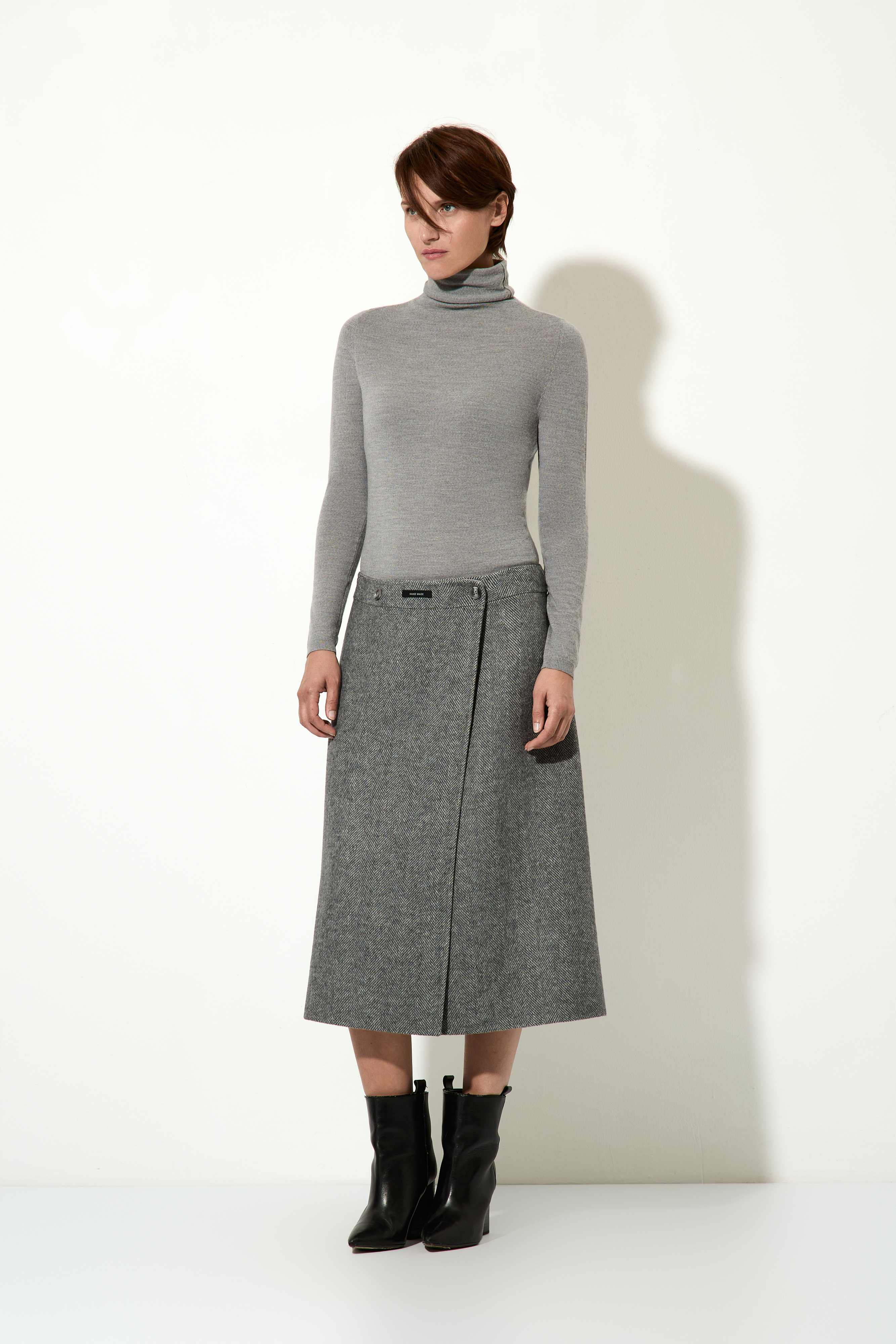 Юбка миди VASSA CODE, пол женский, цвет серый