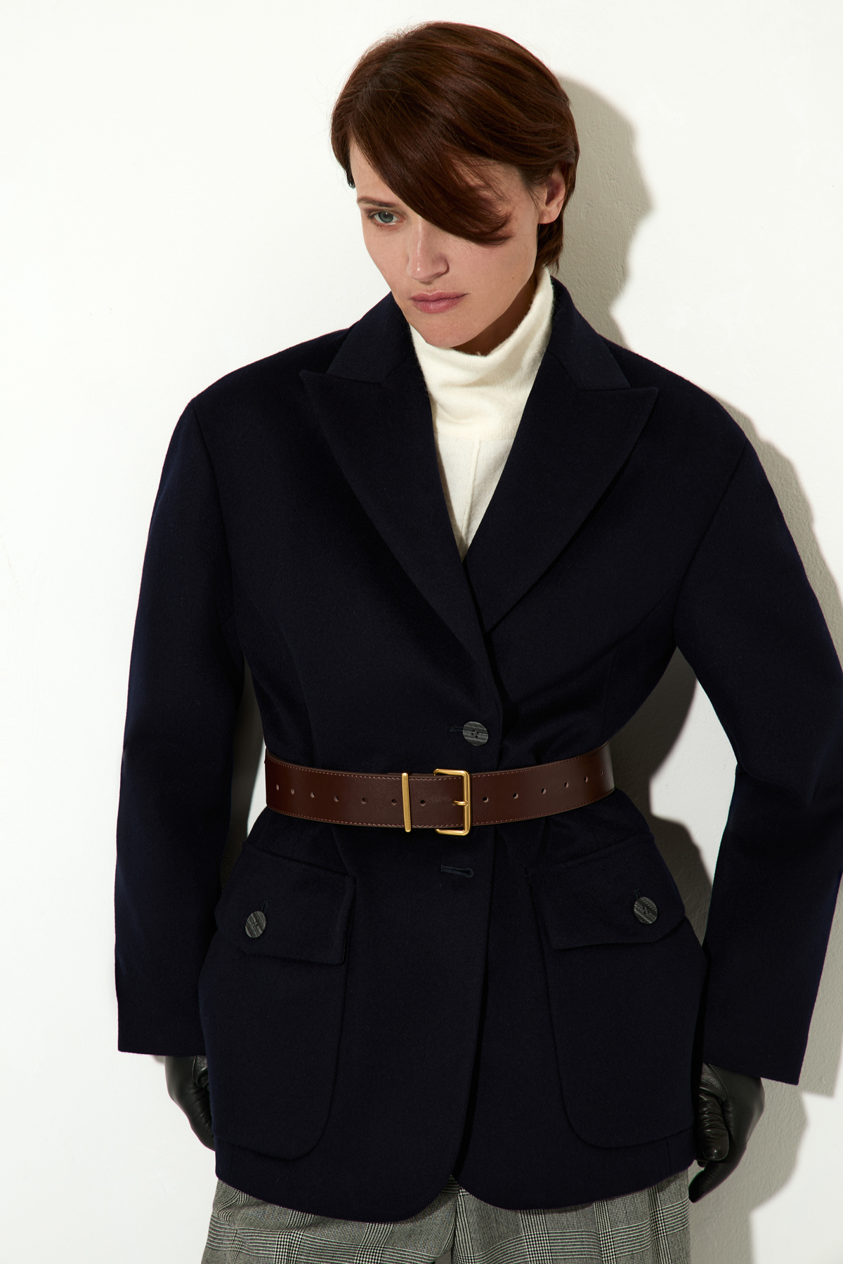 Кожаный ремень с металлической пряжкой VASSA&Co, пол женский, цвет коричневый