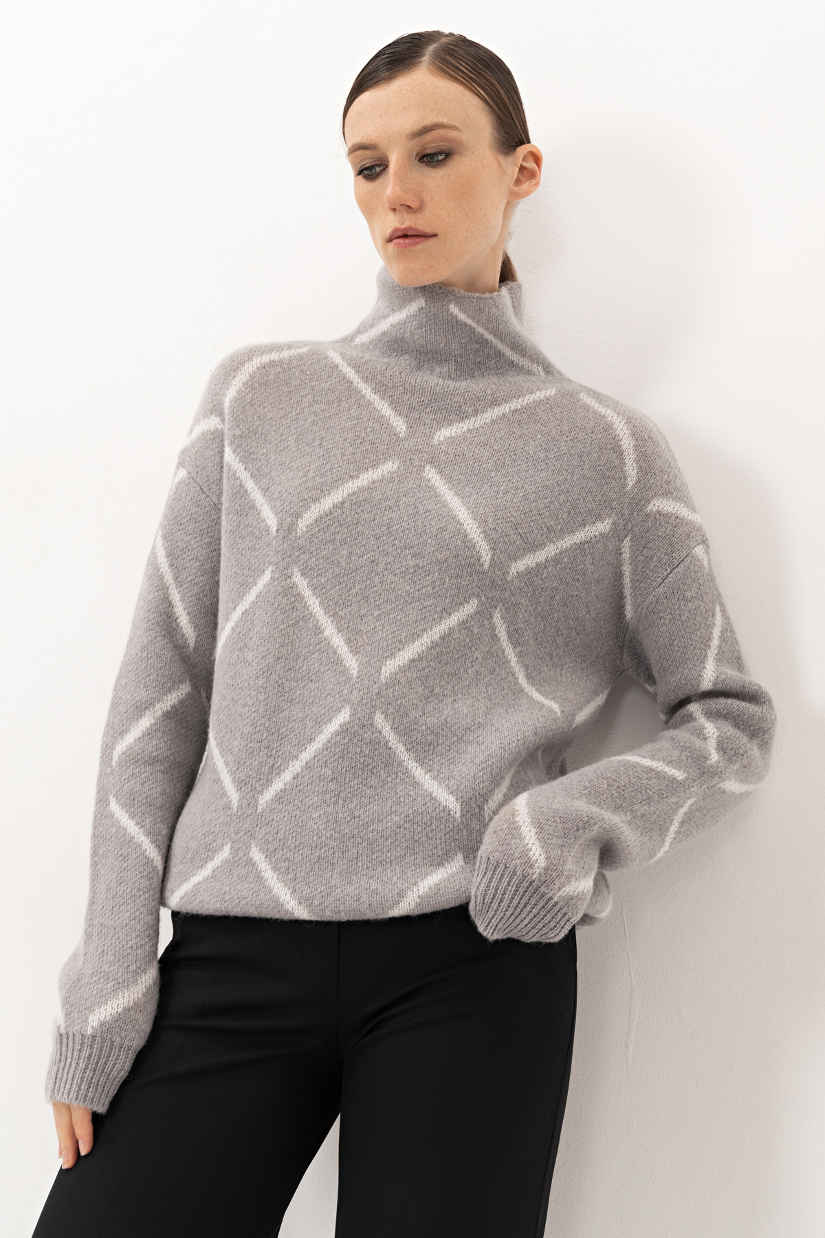 Джемпер из шерсти альпаки VASSA&Co, пол женский, цвет серый