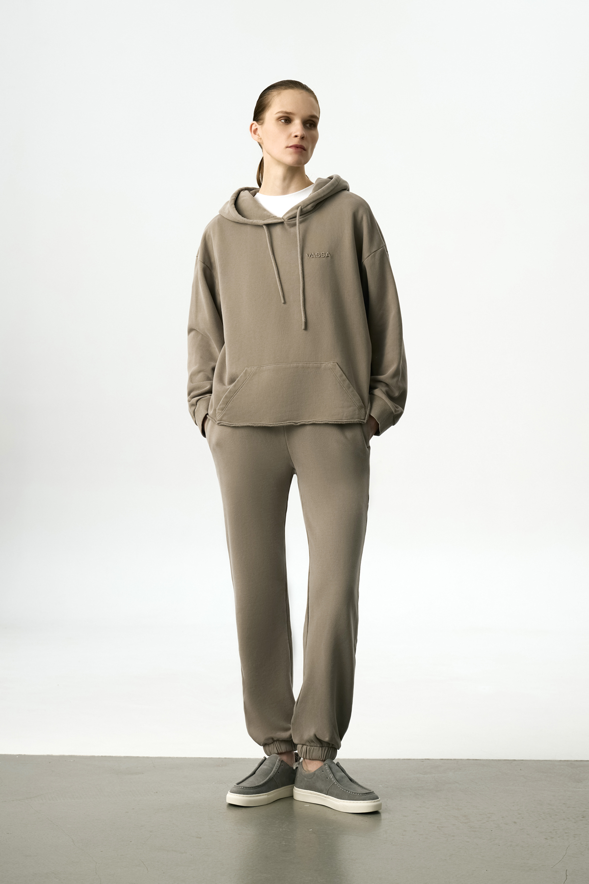 Брюки-джоггеры VASSA CODE, пол женский, цвет зеленый