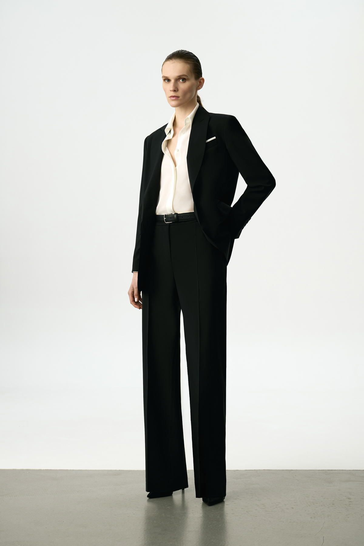 Брюки со стрелками VASSA&Co, пол женский, цвет черный