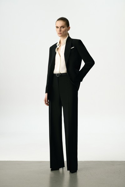 Брюки со стрелками VASSA&Co, пол женский, цвет черный