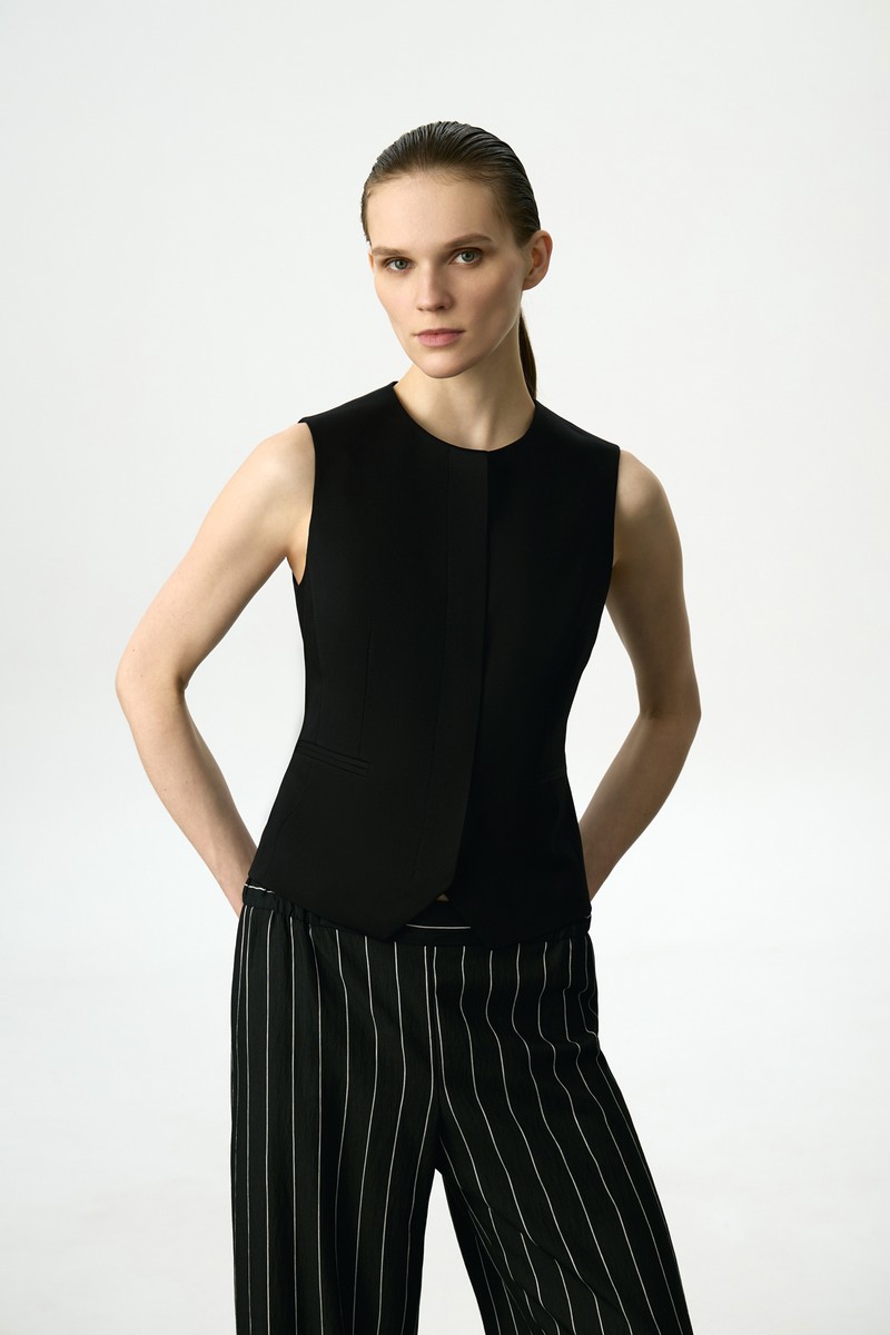 Жилет черный VASSA&Co, пол женский, цвет черный