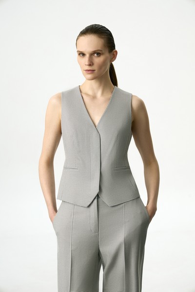 Жилет с принтом «гусиная лапка» VASSA&Co, пол женский, цвет серый