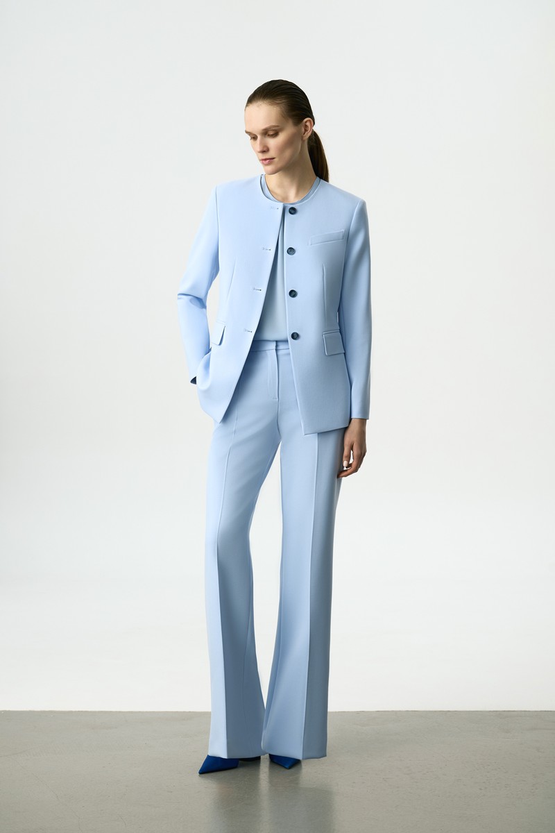 Брюки голубого цвета VASSA&Co, пол женский, цвет голубой