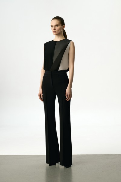 Брюки классические со стрелками VASSA&Co, пол женский, цвет черный